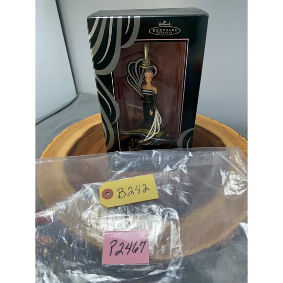 Hallmark Keepsake Ornament 45th Anniversary Barbie Limited Edition Vintage 2004 - Picture 7 of 7